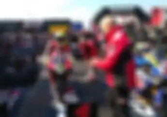 Selebrasi Unik SuperBau, Pamerkan Ini Usai Menang Race 1 WSBK Belanda