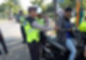 Pilih Denda atau Penjara, Pemakai Knalpot Brong Gak Berkutik, Distop  Polisi di Jalan Raya