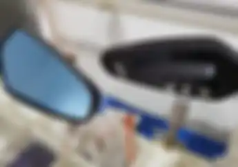 Demam Spion Kuping di Yamaha XMAX,  Kaca Menyelinap di Bodi Motor