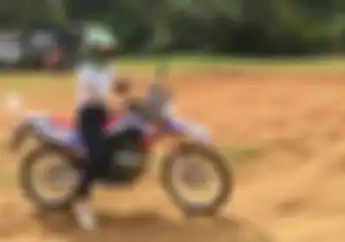 Bukan Cuma Vani Simbolon, Polwan Cantik Satu Juga Ini Hobi Naik Motor Sport dan Trail