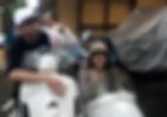 Video Raffi Ahmad Bonceng Nagita Slavina Ke TPS Naik Vespa, Ini yang Picu Komentar Netizen