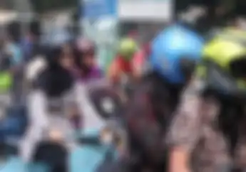 Keren, Peringati Hari Kartini, Puluhan Wanita di Bandung Pakai Kebaya Sambil Riding Naik Vespa
