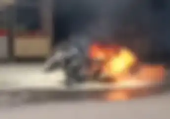 Video Pengunjung Rumah Makan Padang Panik, Motor Pengangkut Gas 3 kg Terbakar