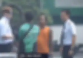 Video Driver Ojol Bingung, Ada Pilot Cari Ban Pesawat di Tukang Tambal Ban