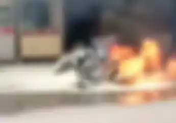 Video Motor Pengangkut Tabung Gas Terbakar, Mobil Pemadam Kebakaran Sampai Dikerahkan