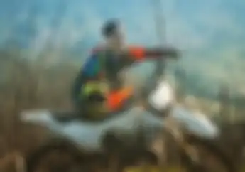 Betotan Sadis, Segini Harga Motor Trail 2-Tak Yang Dipakai Darius Sinathrya
