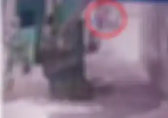 Tega Banget, Video Oknum Ojol Ngembat HP Anak Kecil, Langsung Ngacir