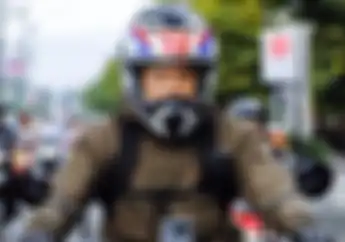 Gimana Cewek Gak Klepek-klepek, Segini Harga Helm yang Dipakai Ariel Noah Saat Turing ke Salatiga