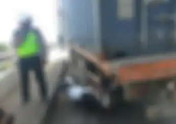 Gak Heran Polisi Rela Motornya Tergilas Truk, Seperti Ini Ramainya Jembatan Kapuas 2