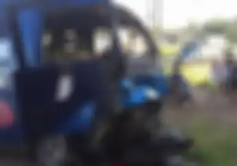 Tragis, Dihantam Minibus, Pasangan Suami Istri Pengendara Motor Terkapar Gak Bernyawa