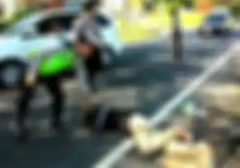 Video Viral, Tidak Mau Ditilang Seorang Pria Guling Guling Di Aspal