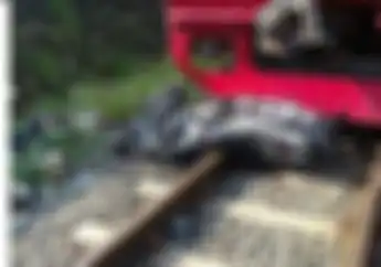 Ngilu, Terobos Palang Pintu Kereta, Pengendara Tewas Dengan Motor Terjepit