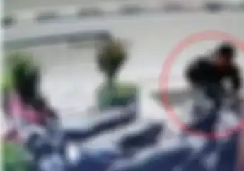 Depok Geger, Video Maling Motor Sehari Gasak Dua Motor di Tempat Berbeda, Pelakunya Orang yang Sama