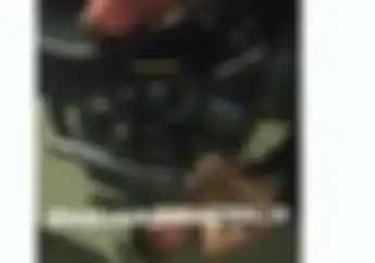 Brutal! Video Pria Diduga Gengster Jadi Bulan-bulanan Warga, Mulai Dihajar Sampai Dilindas Yamaha RX-King