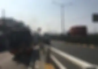 Slipi Mencekam! Video Detik-detik Sekumpulan Pemotor Datangi Brimob yang Berjaga