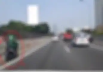 Video Driver Ojol Ngebut Naik Motor di Jalan Tol, Gimana Prosedur Keluar dan Dendanya?