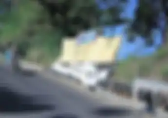 Antisipasi Motor Matic Ngeblong, Jalan Ini Dipasangi Kasur dan Bantal