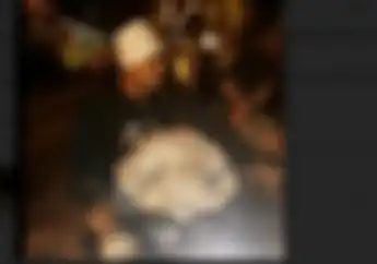 Hebat Banget! Polisi Ciduk Hantu Pocong, Langsung Diangkut Naik Motor