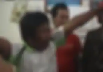 Video Debt Collector Berulah Rampas Motor di Jalan,  Warga  Ngamuk dan Kepung Kantor Leasing