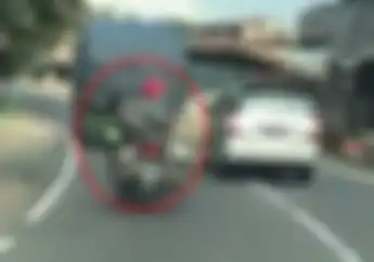 Video Boncenger Motor Ngantuk Berat, Motor Sampai Oleng Hampir Jatuh Ke Jalan Raya