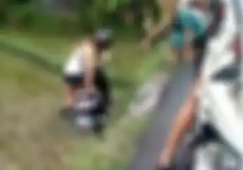 Tragis Nih, Kejadian Lagi Video Seorang Bule Wanita Naik Matik Nyemplung ke Sawah