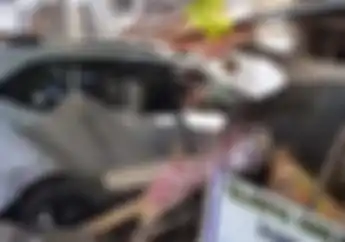 Miris, Video Detik-detik Mobil Tabrak Motor dan Warung, Korbannya Malah Diajak ke Pengadilan