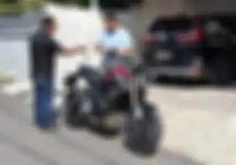 Mantap! Ini Pembeli pertama yang Sudah Menerima Honda CB650R di Indonesia