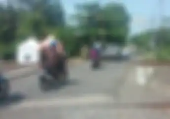 Sedih Denger Cerita Penjaga Rel Kereta Tanpa Palang, Gak Dihargai dan Sering Dilawan Pemotor