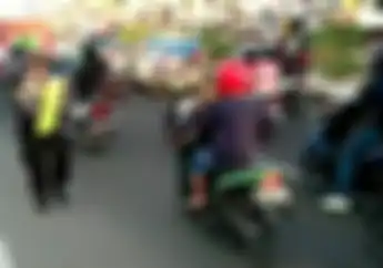 Viral, Video Kapolsek Mengatur Lalu Lintas Arus Mudik 2019 Sambil  Joget