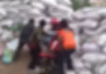 Tragis, Honda CBR150R Kecelakaan Hantam Tumpukan Karung, Nekat Copot Rem Depan