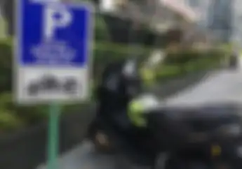 Dimanja Punya Yamaha NMAX Asyiknya Bisa Parkir Bareng Moge Di Mall