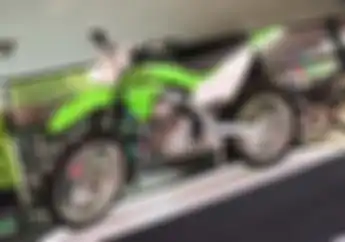 Waduh, Kenapa Motor Trail Kawasaki KLX 230R Tidak Bisa Dibeli Kredit?
