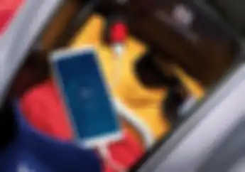 Pemadaman Listrik Masih Terjadi, Begini Trik Charge HP di Motor yang Benar Tanpa Takut Aki Tekor
