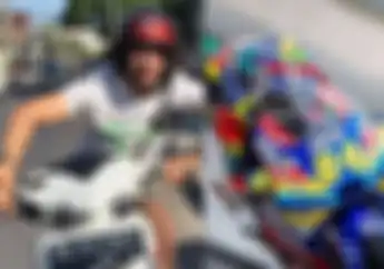 Tingkah Pembalap Dunia Main Ke Indonesia, Jajal Motor Matic Sampai Nonton Monyet
