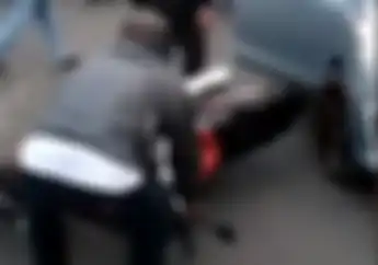 Pamulang Mencekam, Video Debt Collector Diserang Pendekar Banten, Yamaha V-ixion Tergeletak di Tengah Jalan