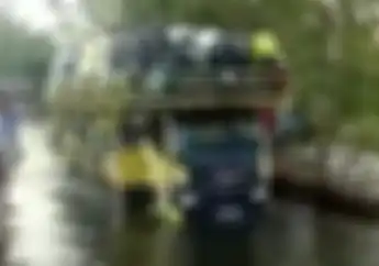 Ajaib, Video Puluhan Motor Honda Scoopy Gress Berhasil Terjang Banjir Satu Meter