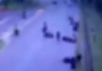 Ngeri Video Kecelakaan Beruntun 3 Motor, Satu Orang Meninggal 