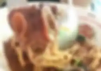 Video Heboh Pemotor Makan Mie Ayam Tikus dan Viral di Media Sosial