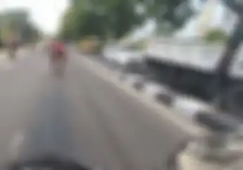 Salut, Bikers Ini Hobi Buka Jalur Ambulans Tanpa Strobo dan Sirine di Motornya