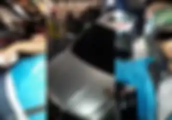 Video Pemotor Curi Barang Pengendara Mobil yang Kena Musibah, Kepergok Warga Malah Senyum-senyum
