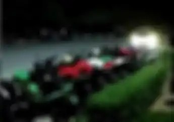Video Detik-detik Honda Jazz Gagal Drifting, Deretan Motor Kawasaki Ninja 250 Buyar Diseruduk