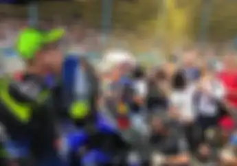 Sedih, Fans Valentino Rossi Kecewa, Suruh Jualan Merchandise Saja Daripada Balap MotoGP