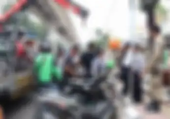 Puluhan Motor Parkir Sembarangan, Driver Ojol Kaget dan Pasrah Motornya Diderek Dishub