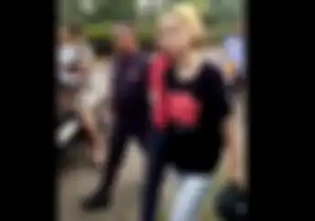 Video Cewek Dijadikan Umpan Begal Motor, Tertangkap Dipukul dan Ditendang Scurity Ditemukan Parang
