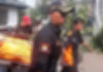 Memilukan, Kelelahan Merawat Ibunya yang Lumpuh Driver Ojol Meninggal di Ruang Tamu, Tetangga Sempat Curiga