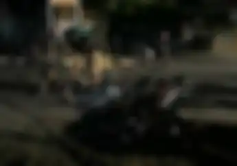 Ngeri, Pengendara Yamaha Jupiter Teler Dihantam Honda Vario, Korban Terkapar di Atas Rel Kereta