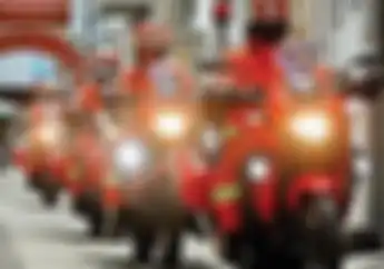 Gagah, Petugas Pemadam Kebakaran Naik Versys 250, Dilengkapi Tabung Siap Blusukan ke Gang Sempit