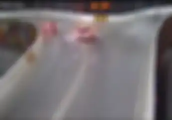 Video Detik-detik Toyota Yaris Hantam Pemotor di Atas Flyover, Korban Tewas Pelaku Langsung Kabur
