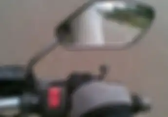 Alasan Kaca Spion Motor Pakai Cermin Cembung, Ternyata Gak Asal Dipasang Bro