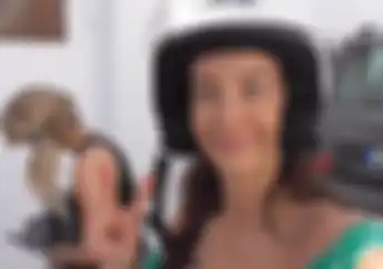 Menyedihkan, Youtuber Cantik Tewas Tertabrak Saat Naik Motor Listrik